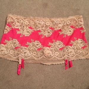 NWT Victoria’s Secret Very Sexy lace thong garter